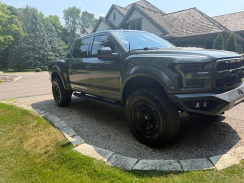 Used 2017 Ford F150 Raptor w/ Equipment Group 802A Luxury AWD/4WD image 10