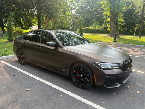 Used 2023 BMW 530i w/ M Sport Package RWD image 4