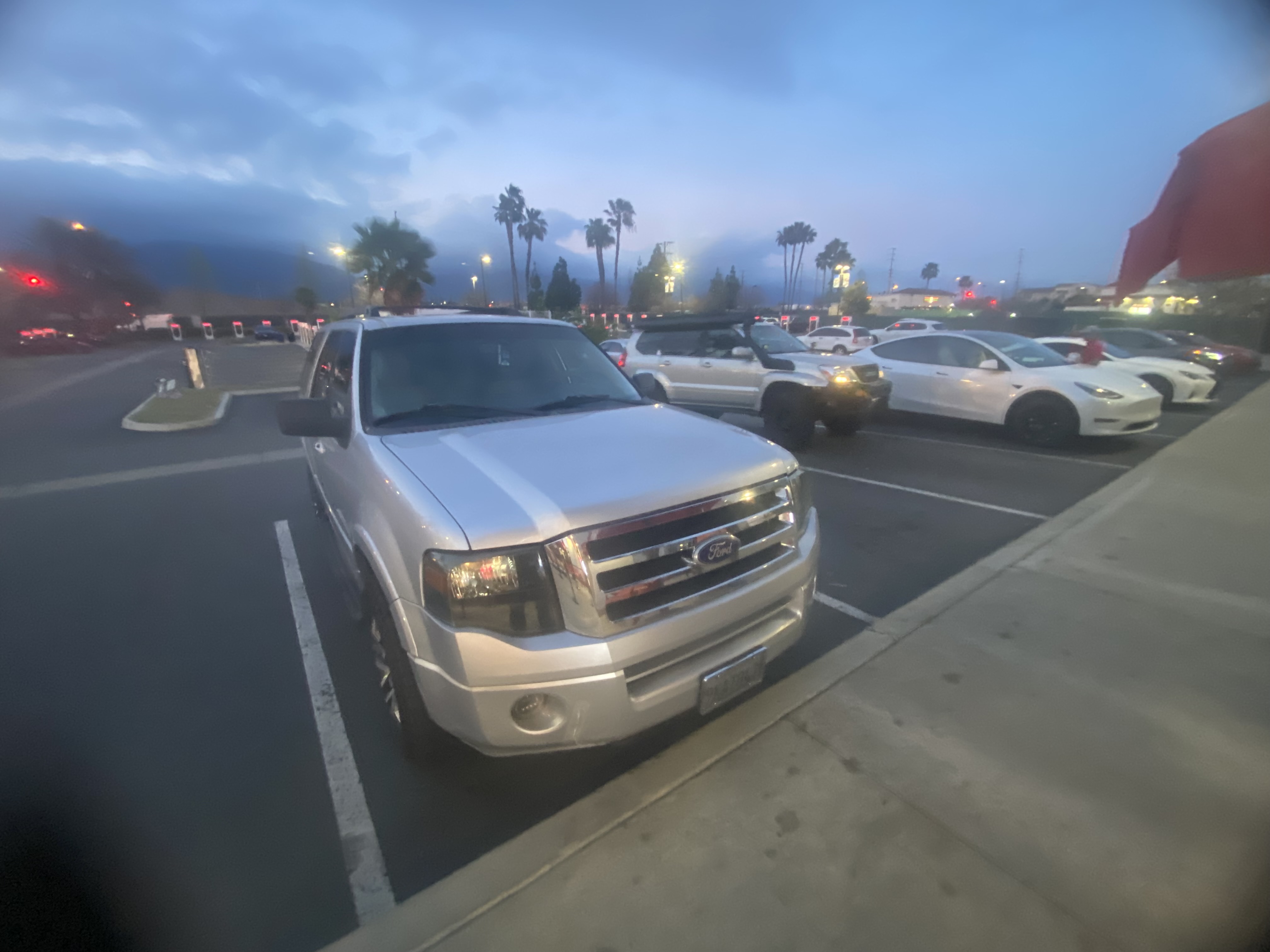 Used 2010 Ford Expedition XLT AWD/4WD image 1