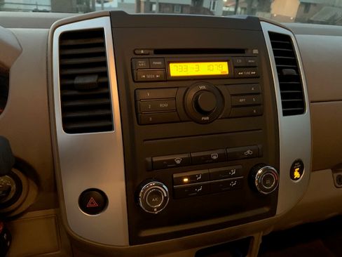 Used 2012 Nissan Frontier SV image 9