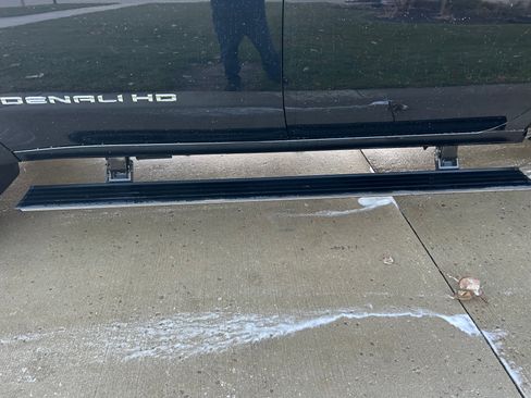 Used 2021 GMC Sierra 2500 Denali w/ Denali Black Diamond Edition image 6