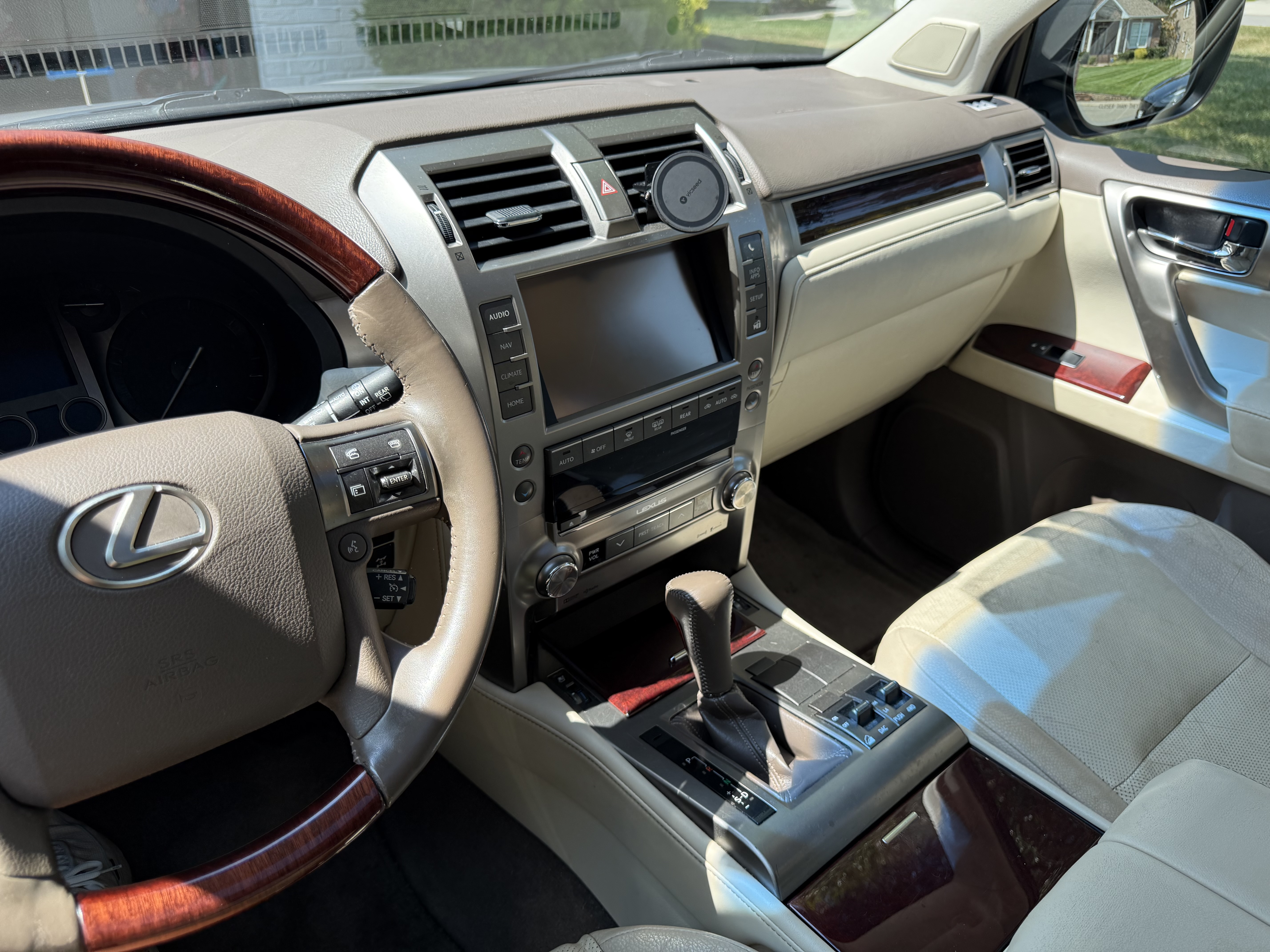 Used 2015 Lexus GX 460 w/ Premium Package AWD/4WD image 16