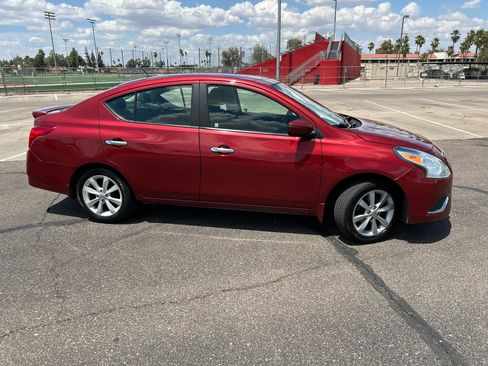 Used 2016 Nissan Versa FWD image 2