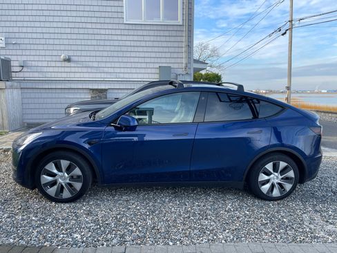 Used 2022 Tesla Model Y Long Range image 5