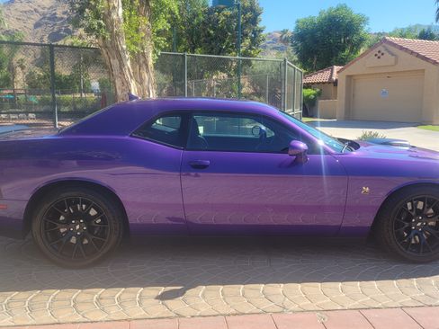 Used 2018 Dodge Challenger R/T Scat Pack image 1