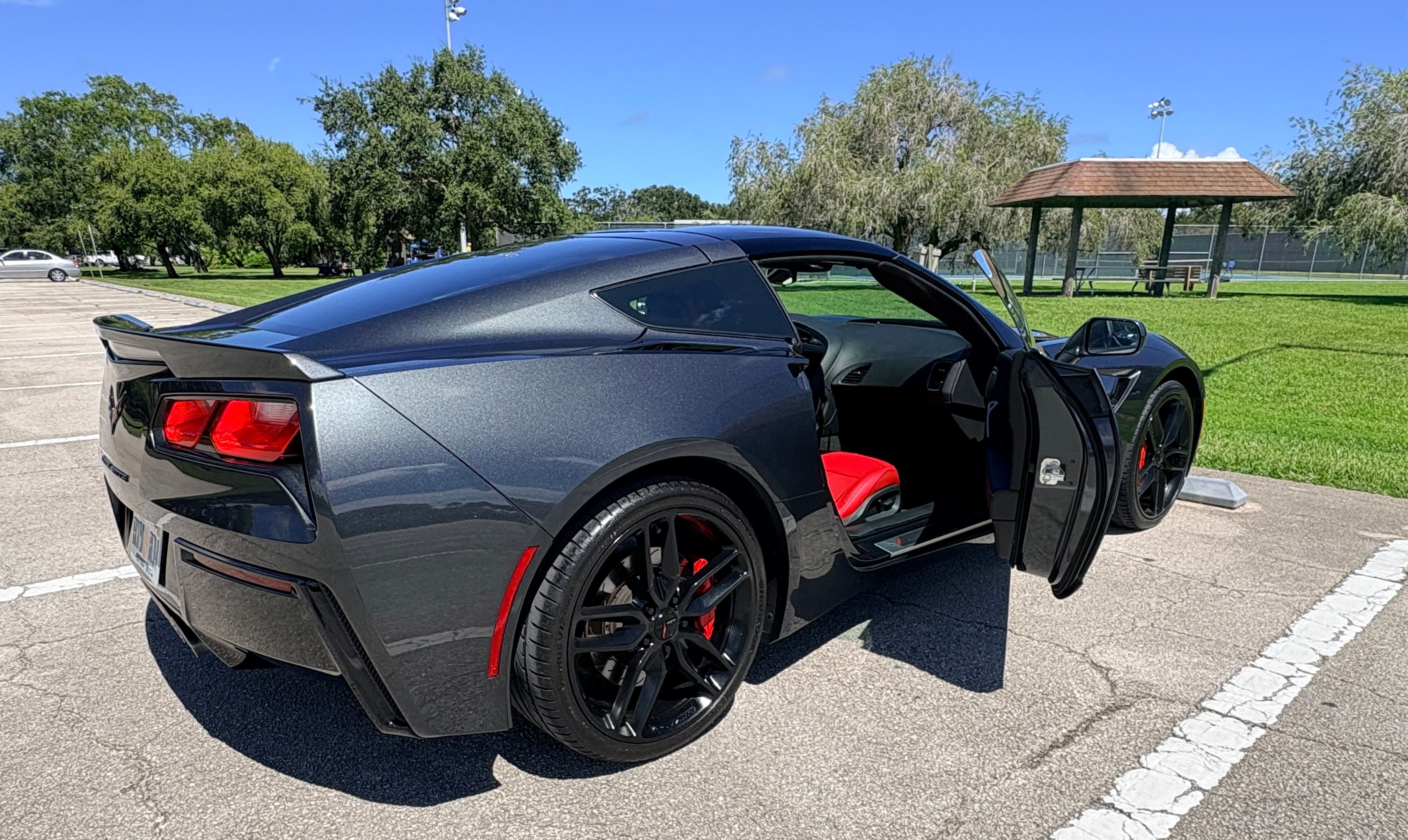 Used 2019 Chevrolet Corvette Stingray Coupe w/ Carbon Flash Badge Package RWD image 6