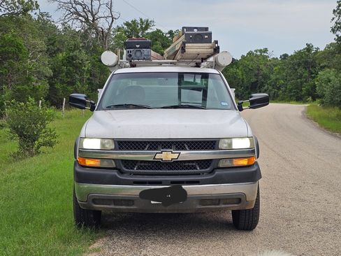 Used 2001 Chevrolet Silverado 2500 2WD Regular Cab image 1