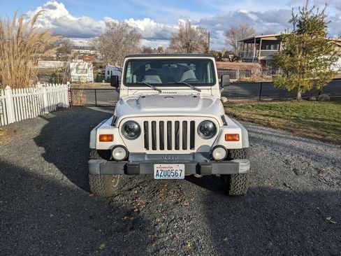 Used 1998 Jeep Wrangler Sport image 2