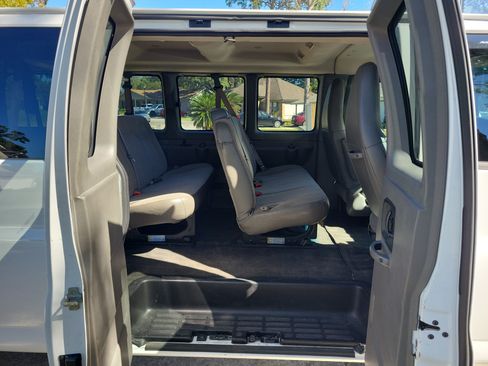 Used 2017 Chevrolet Express 3500 LT w/ LT Preferred Equipment Group image 10