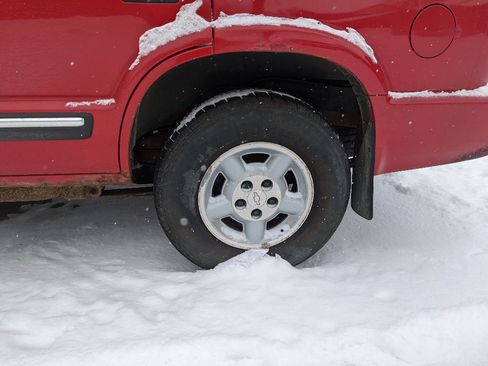 Used 2001 Chevrolet Blazer LS w/ Preferred Equipment Group image 6