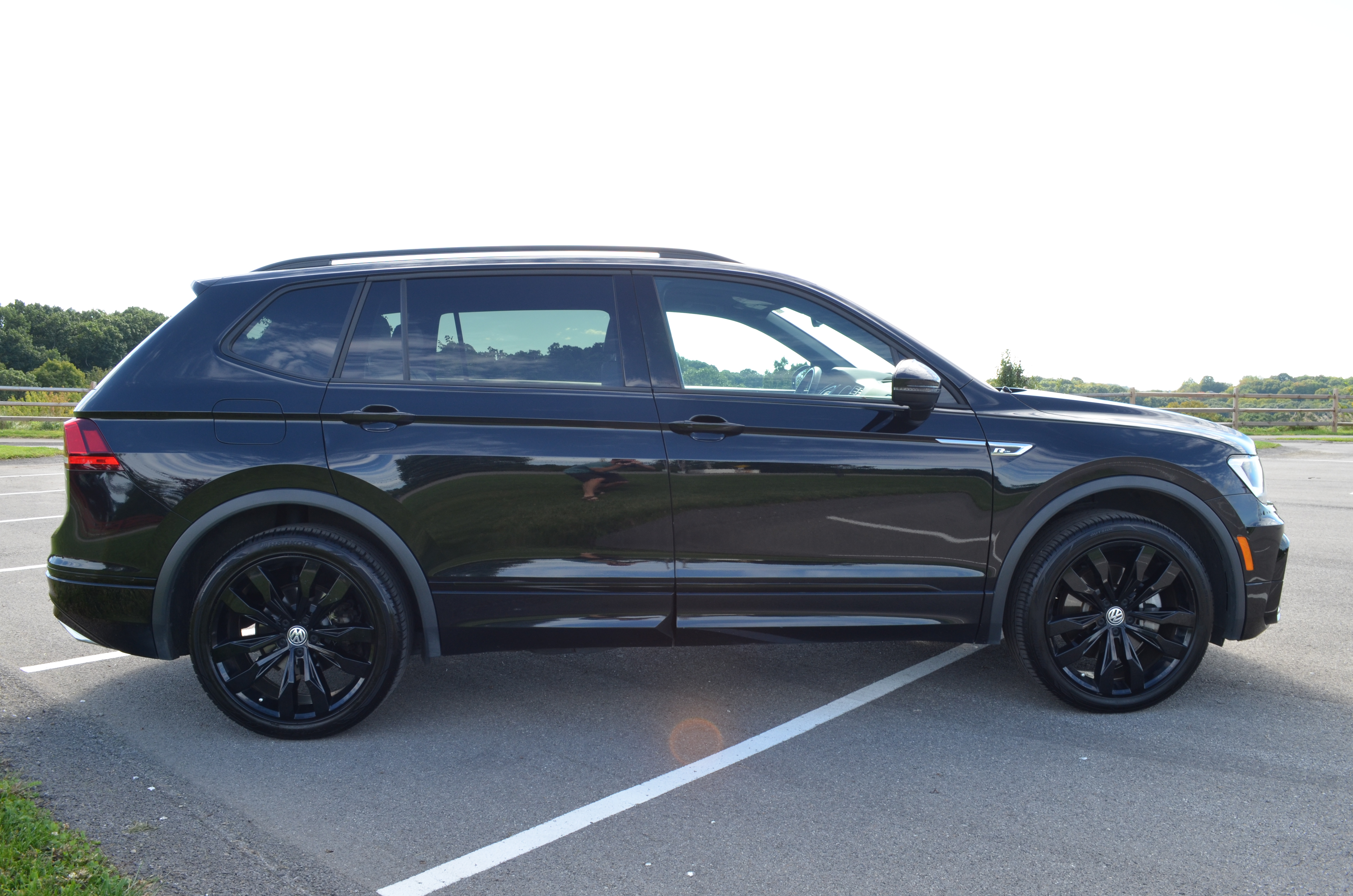 Used 2021 Volkswagen Tiguan SE R-Line AWD/4WD image 9
