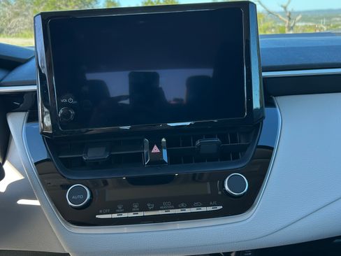 Used 2025 Toyota Corolla LE image 8