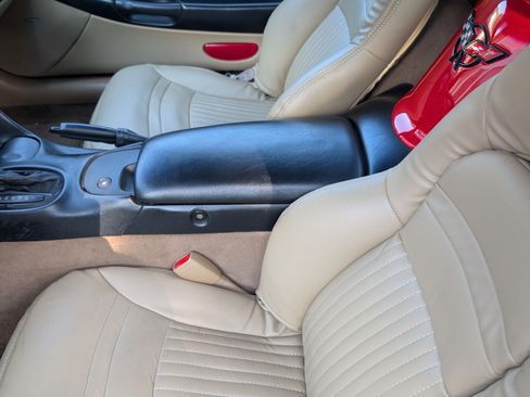 Used 1999 Chevrolet Corvette Convertible w/ Memory Pkg image 11