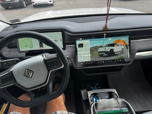 Used 2022 Rivian R1T Adventure AWD/4WD image 6