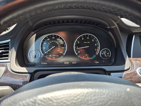 Used 2011 BMW 550i Gran Turismo image 13