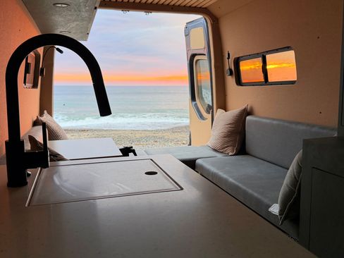 Used 2024 Mercedes-Benz Sprinter 2500 image 20