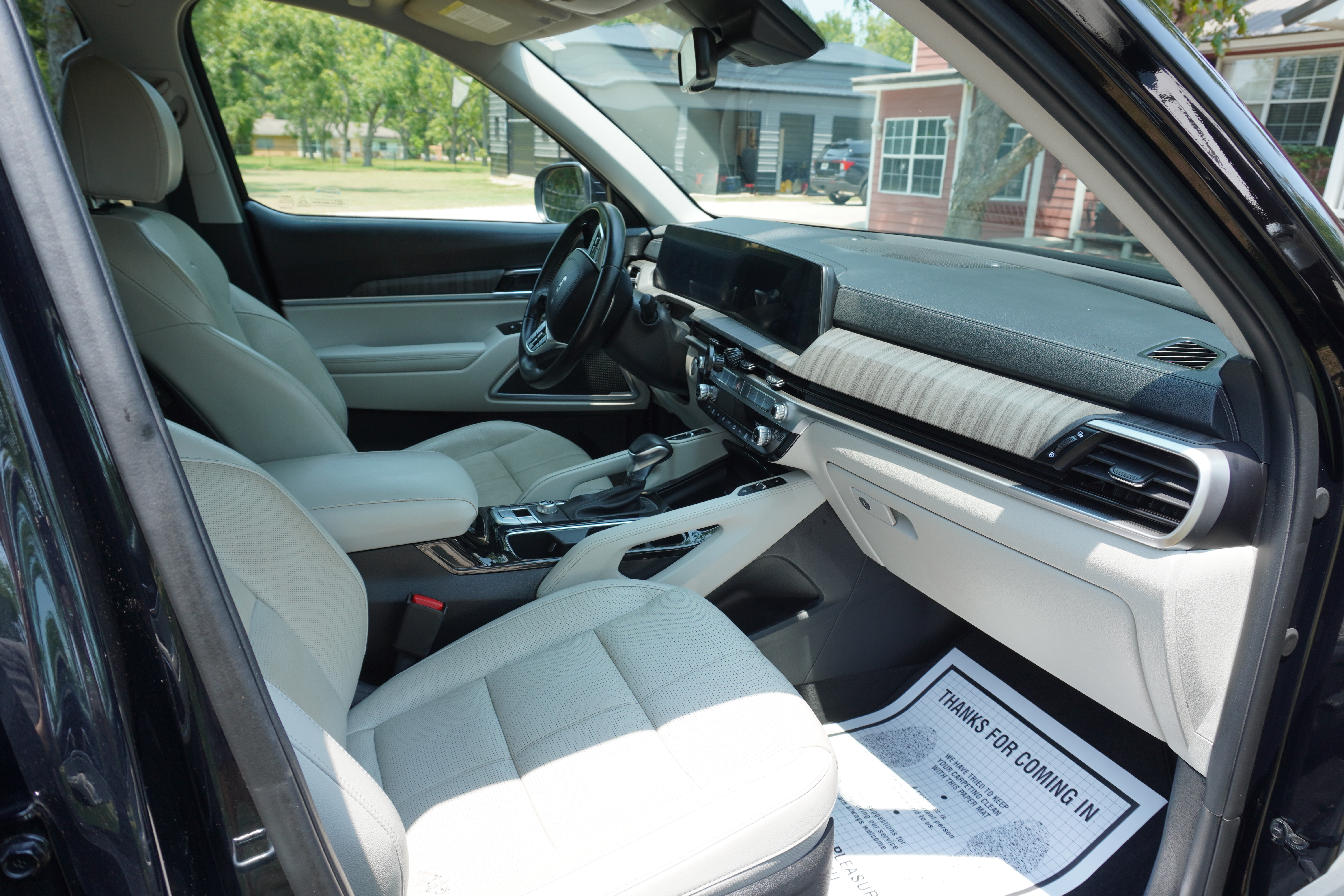 Used 2023 Kia Telluride EX w/ EX Captain's Chair Package FWD image 14