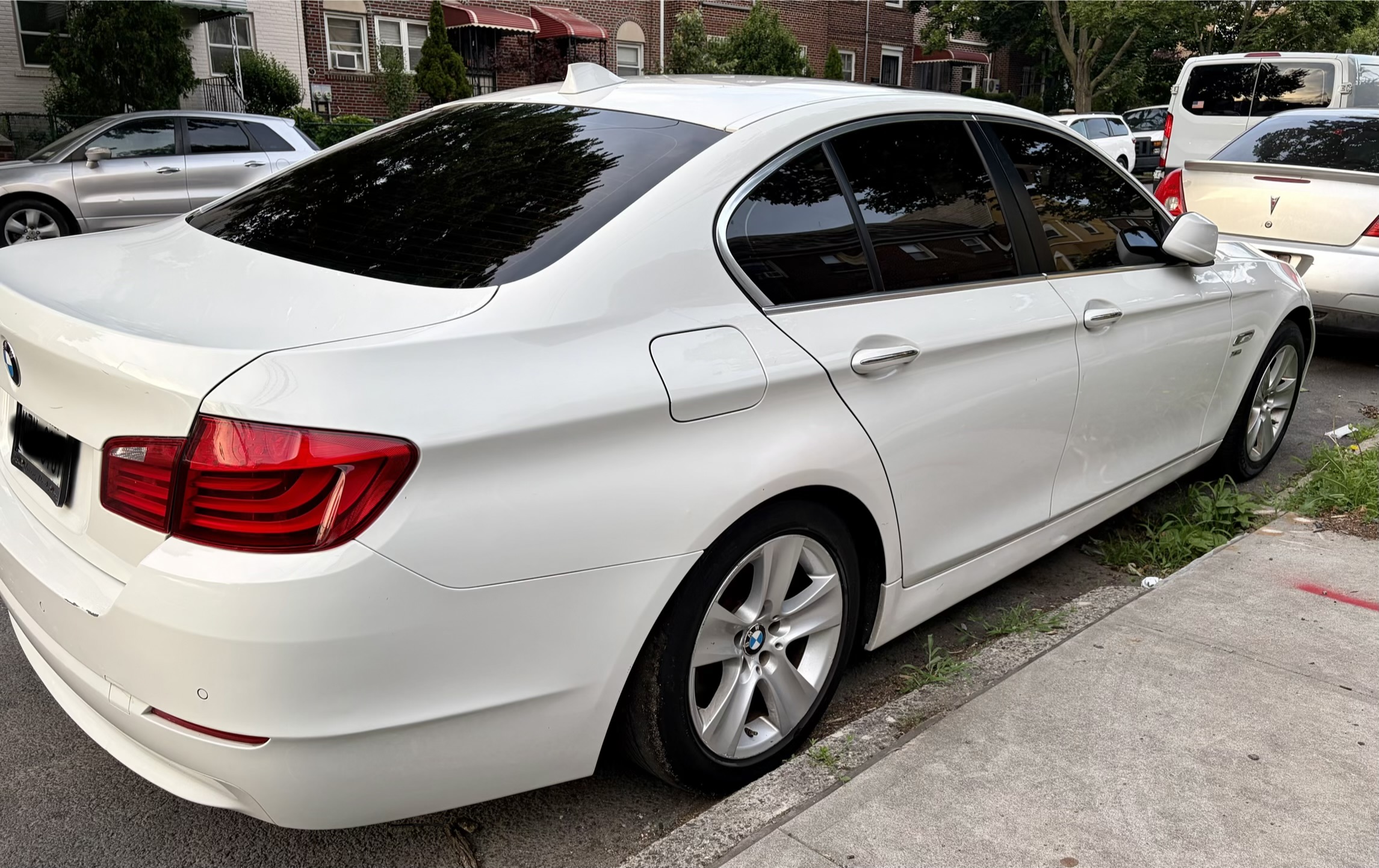 Used 2012 BMW 528i xDrive Sedan AWD/4WD image 2