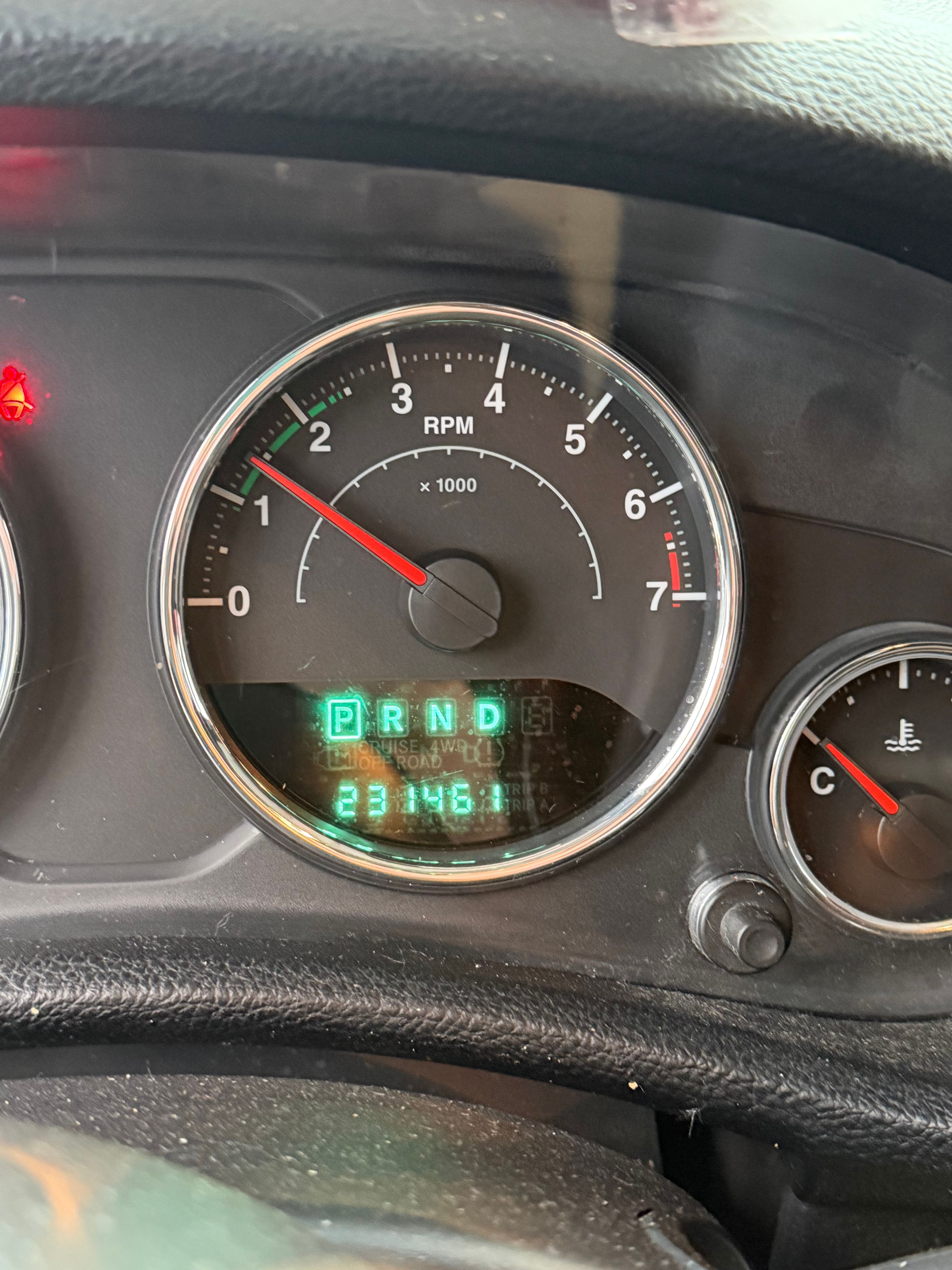 Used 2013 Jeep Wrangler Unlimited Sahara w/ Dual Top Group AWD/4WD image 10