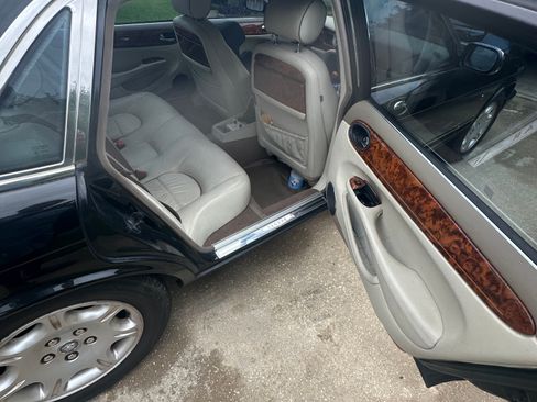 Used 2003 Jaguar XJ8 L RWD image 10