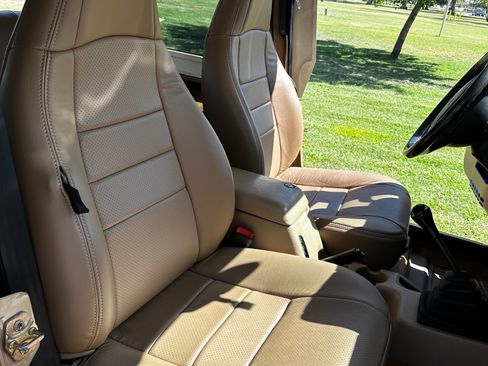 Used 2000 Jeep Wrangler Sahara AWD/4WD image 8