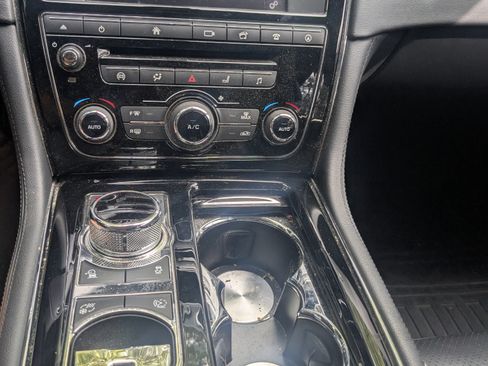 Used 2016 Jaguar XJ Supercharged image 21