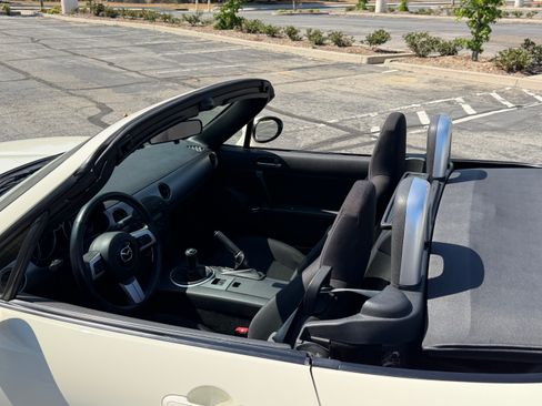 Used 2006 MAZDA MX-5 Miata Sport w/ Suspension Pkg RWD image 12