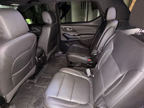 Used 2023 Chevrolet Traverse LT FWD image 10