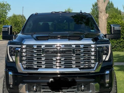 Used 2025 GMC Sierra 2500 Denali w/ Denali Reserve Package AWD/4WD image 4