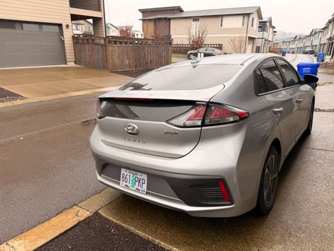 Used 2020 Hyundai Ioniq SE image 8
