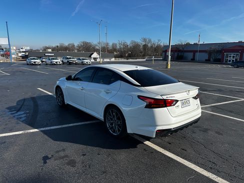 Used 2024 Nissan Altima 2.0 SR image 8
