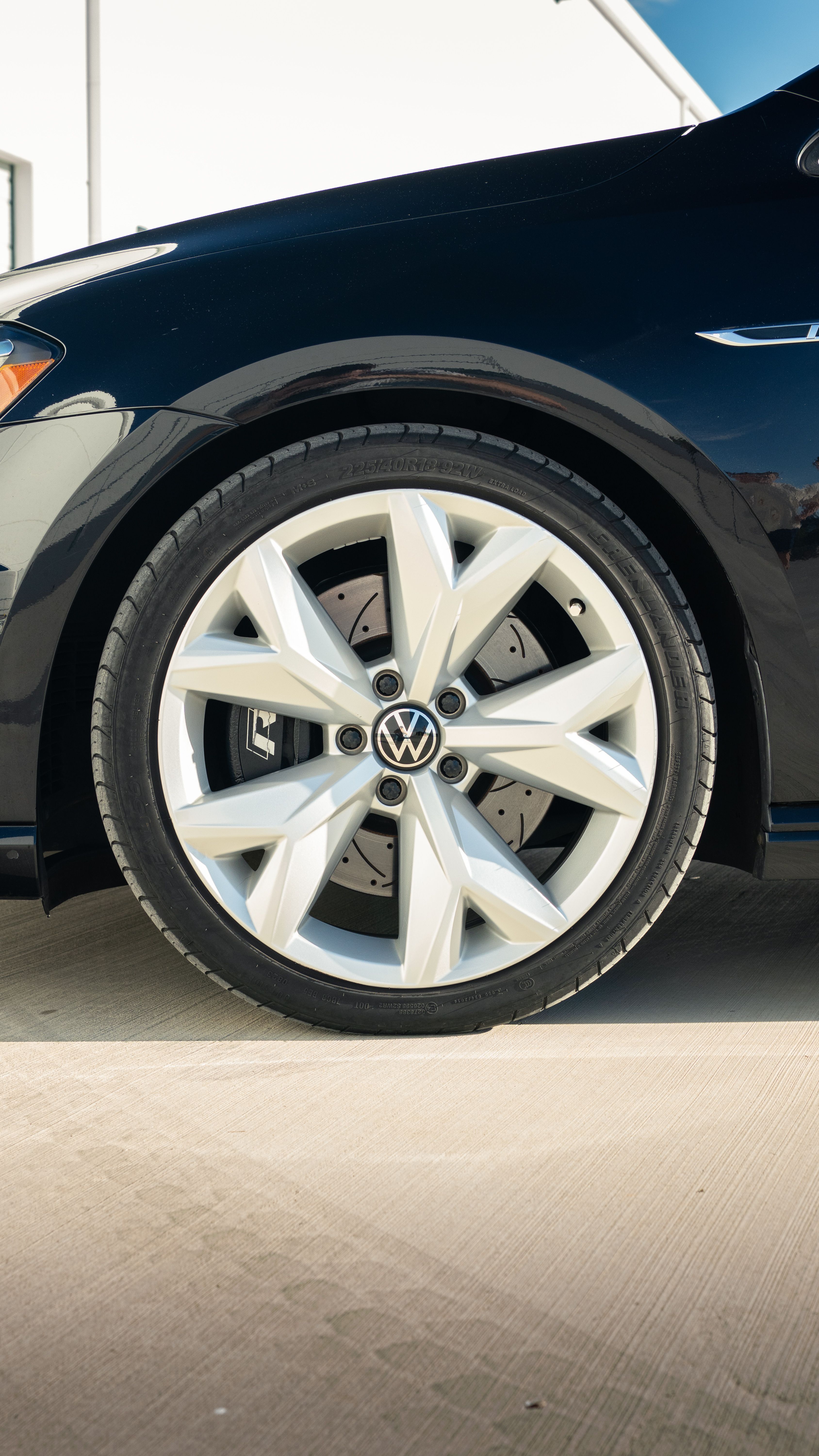 Used 2016 Volkswagen Golf 4-Door AWD/4WD image 11