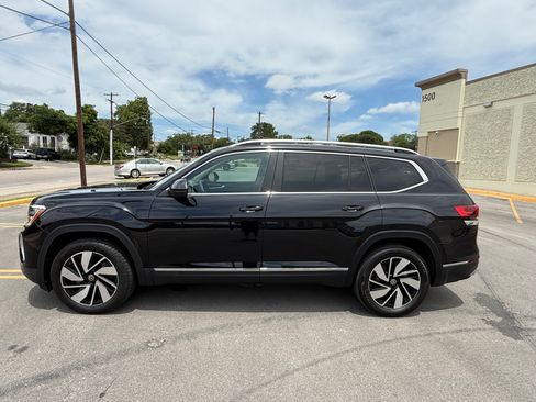 Used 2024 Volkswagen Atlas SEL AWD/4WD image 1