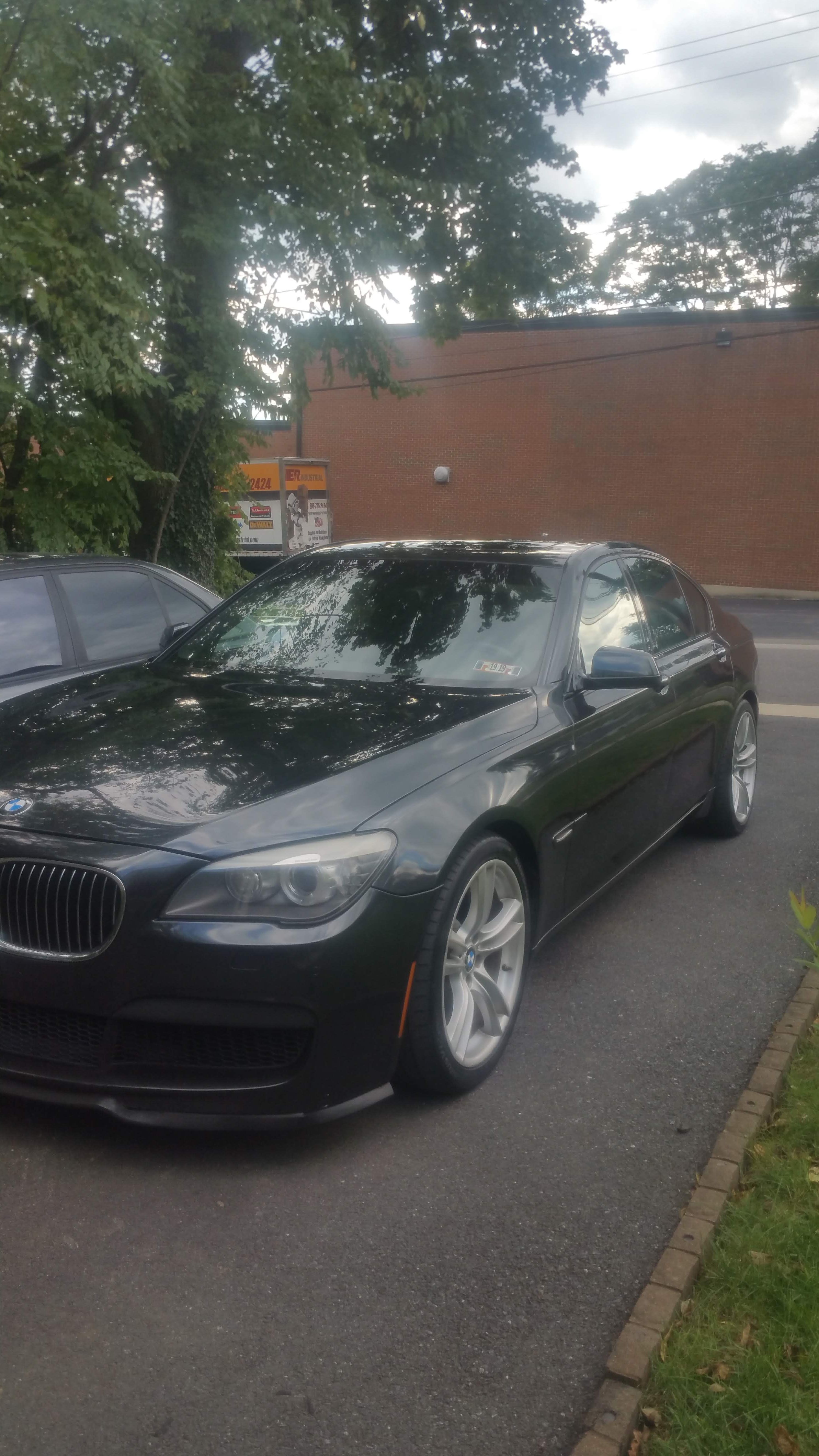 Used 2011 BMW 750i RWD image 12