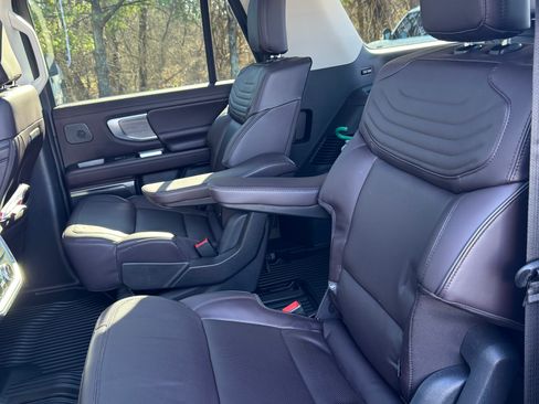 Used 2025 Ford Expedition Max Platinum w/ Platinum Ultimate Package image 9