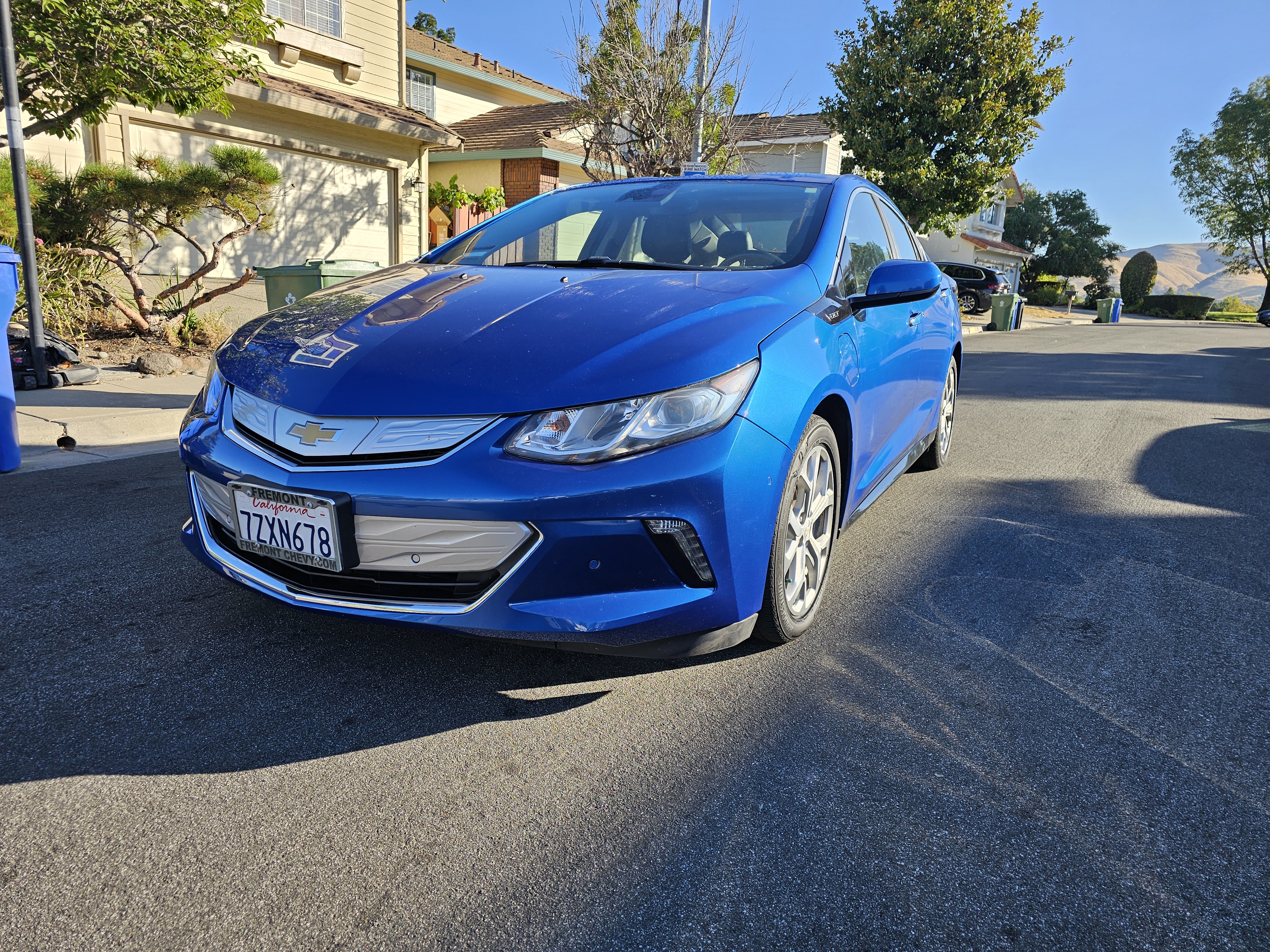Used 2017 Chevrolet Volt Premier w/ Driver Confidence II Package FWD image 5