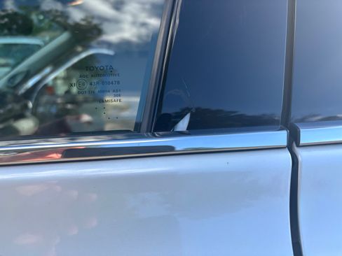 Used 2023 Toyota Highlander Limited AWD/4WD image 11