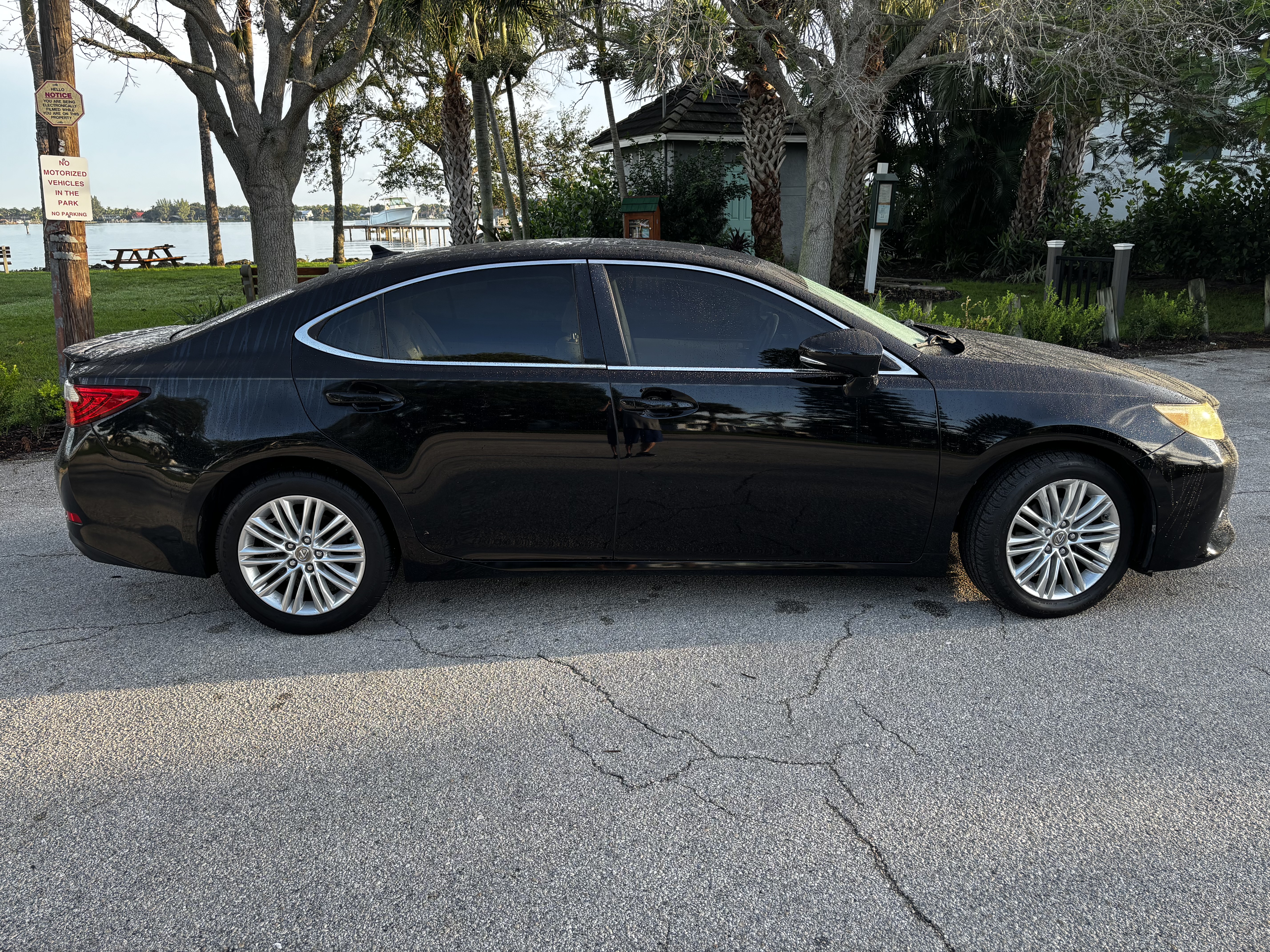 Used 2013 Lexus ES 350 w/ Luxury Pkg FWD image 5