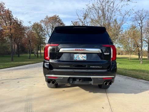 Used 2021 GMC Yukon Denali w/ Denali Premium Package image 9