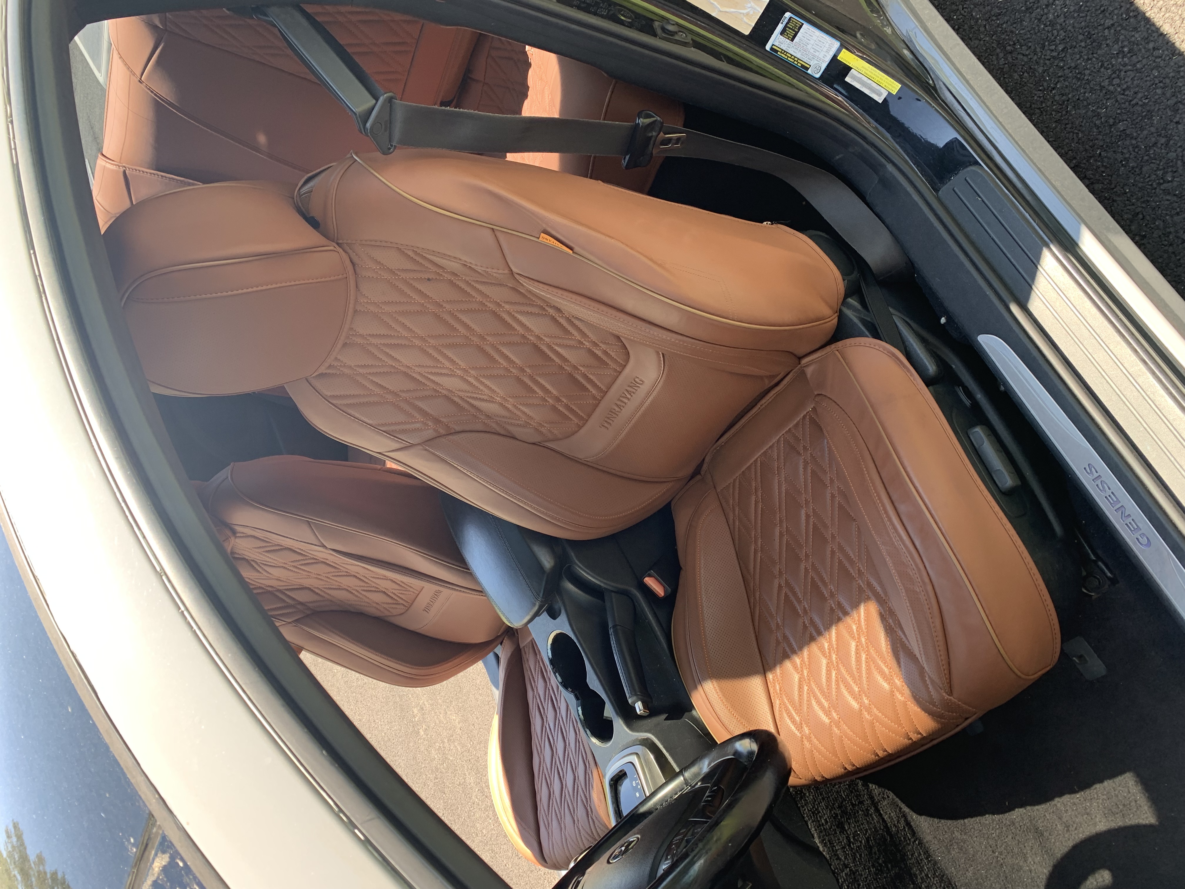 Used 2013 Hyundai Genesis 3.8 RWD image 4