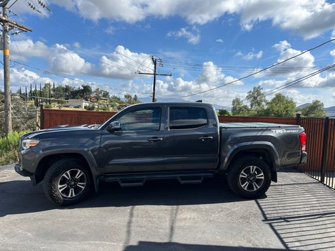 Used 2017 Toyota Tacoma TRD Sport image 2