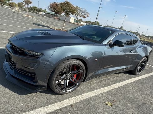 Used 2023 Chevrolet Camaro SS RWD image 2