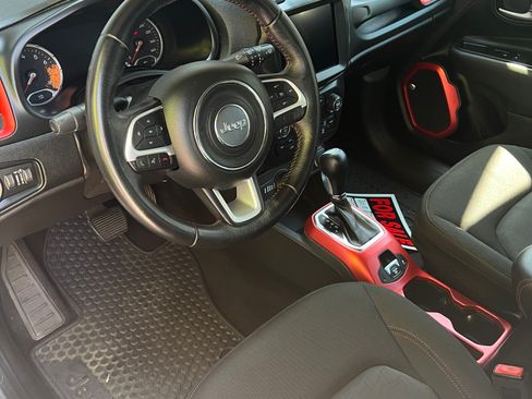 Used 2018 Jeep Renegade Trailhawk w/ UConnect 8.4 Nav Group image 13