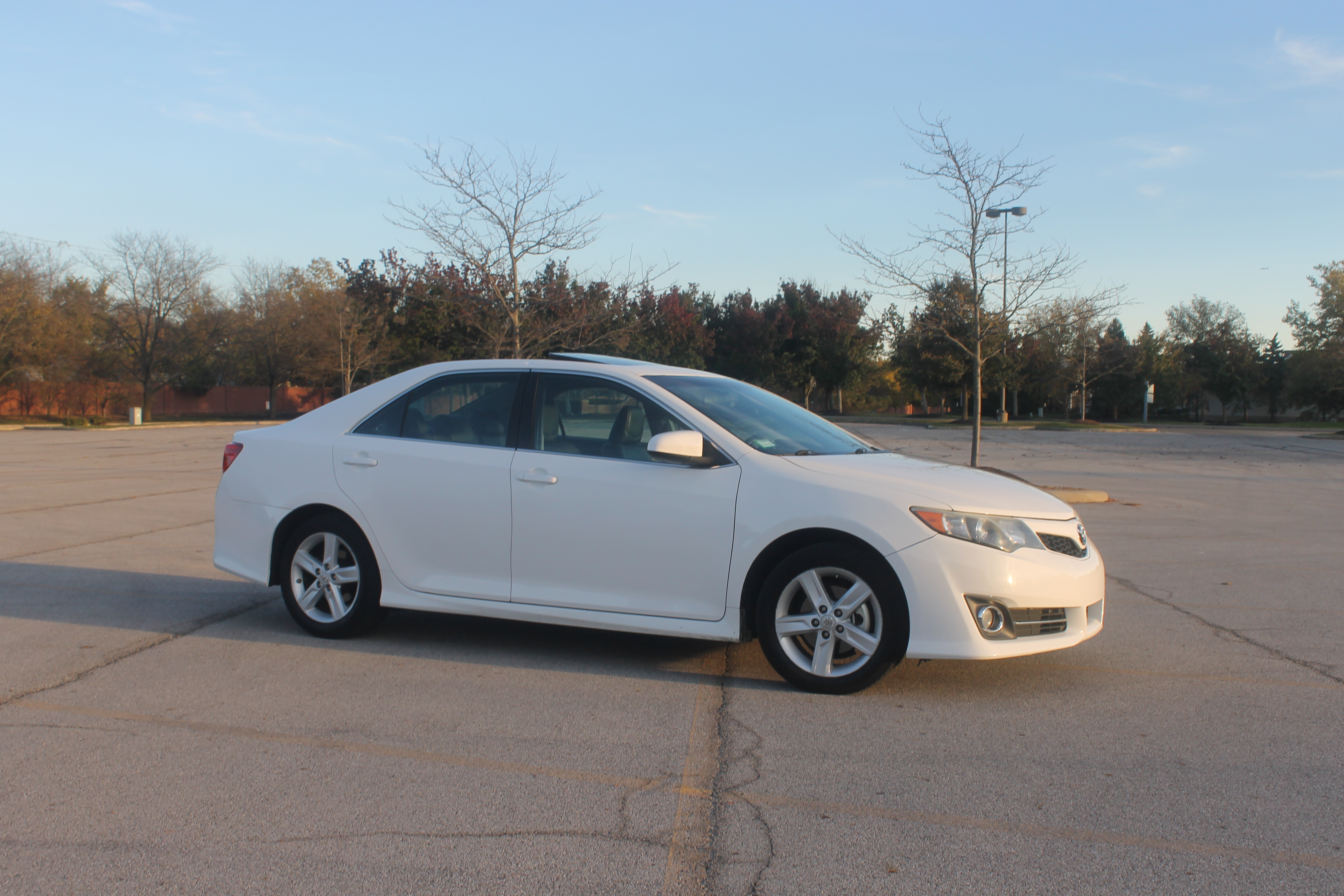 Used 2012 Toyota Camry SE FWD image 5