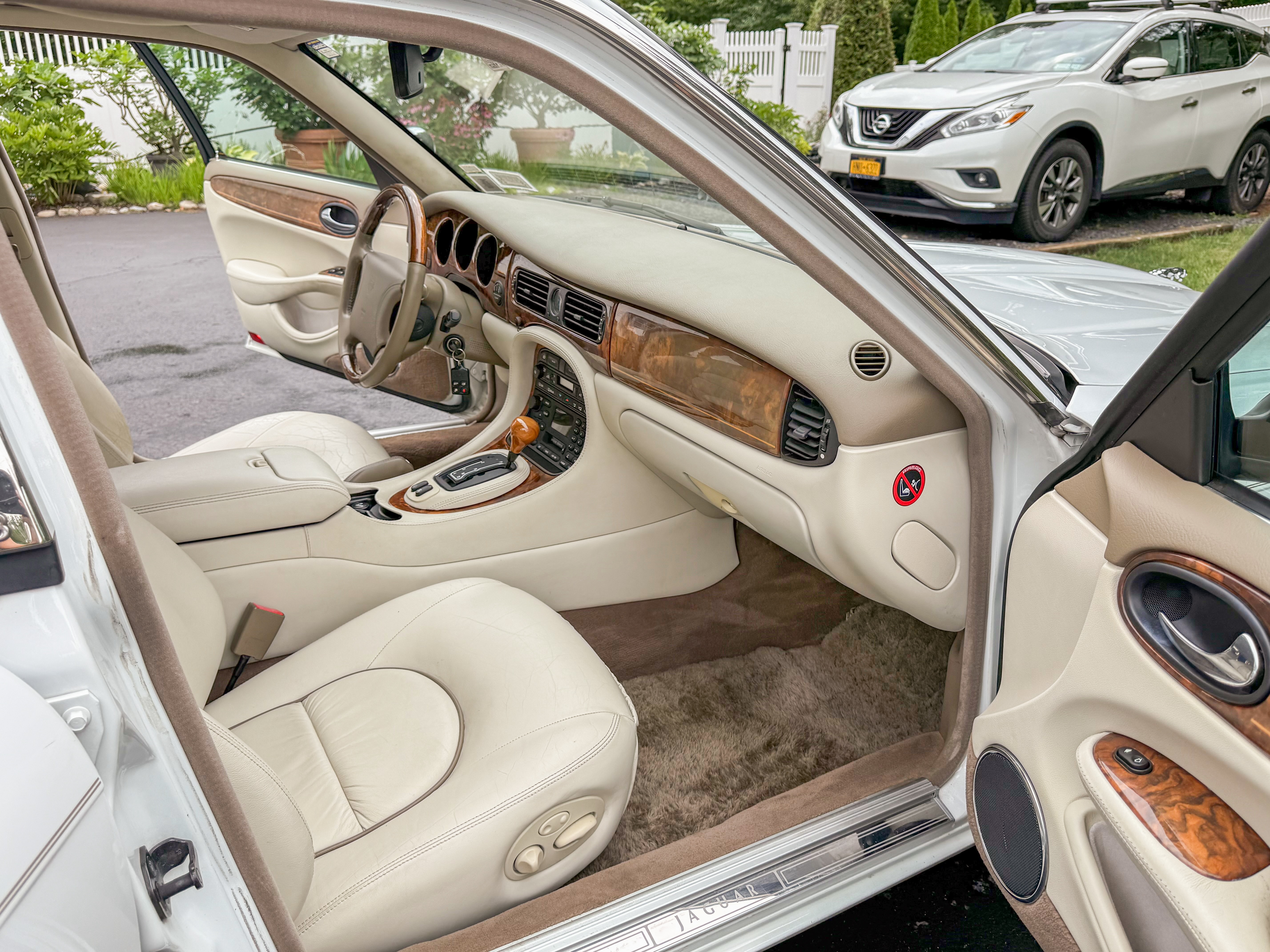 Used 2000 Jaguar XJ Vanden Plas RWD image 22