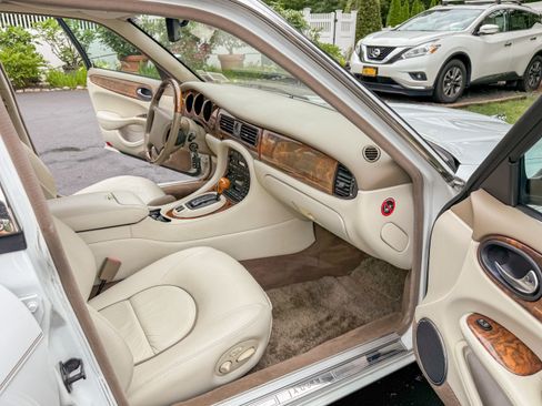 Used 2000 Jaguar XJ Vanden Plas RWD image 22