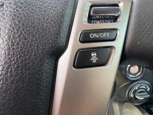 Used 2023 Nissan Titan SV w/ SV Convenience Package image 17