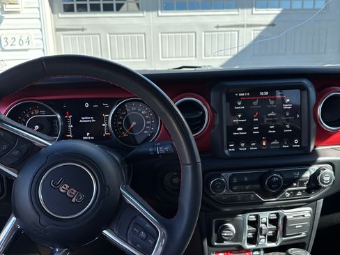 Used 2023 Jeep Gladiator Rubicon w/ Cold Weather Group image 11