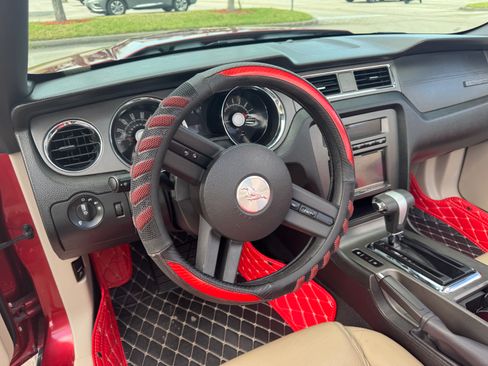 Used 2010 Ford Mustang GT image 5