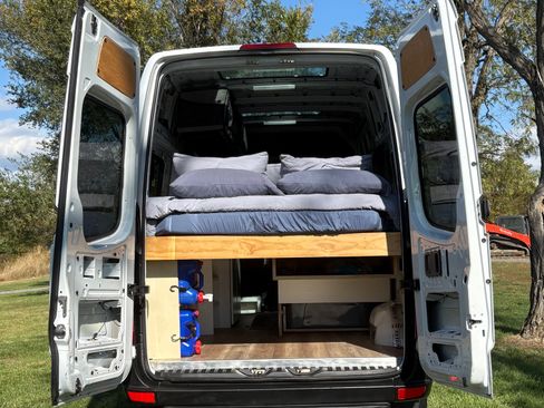 Used 2008 Dodge Sprinter 2500 w/ Premium Sound Group I image 9